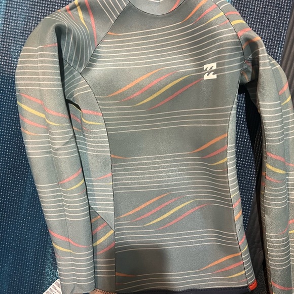 Reversible neoprene rash guard , should fit 10yr old - Picture 3 of 3